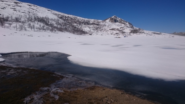 Les lacs de Bastani et Ninu lors de la campagne sous glace de l’hiver 2017