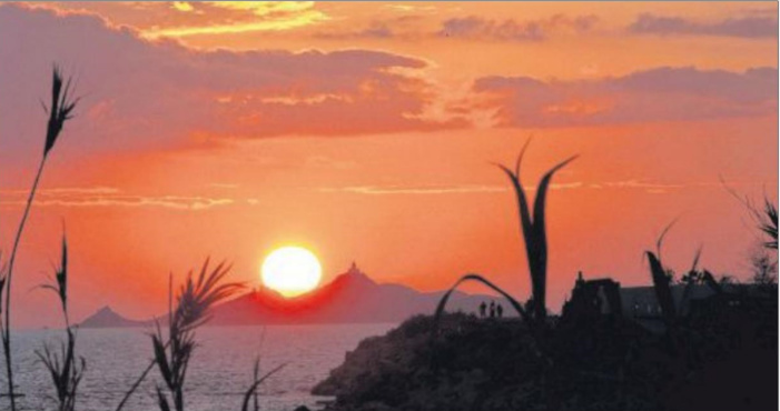 Le tour de la Corse en images et en cent vingt-trois îles et îlots