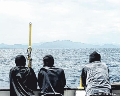 L'Aquarius passe par les Bouches de Bonifacio