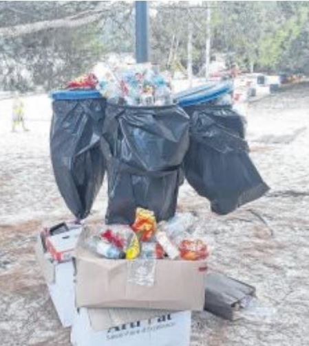 Les poubelles des plages débordent ...
