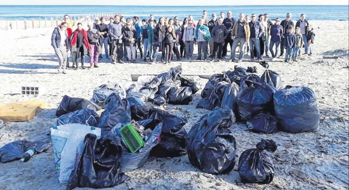 Le nettoyage de plage selon Global Earth Keeper continue de mobiliser