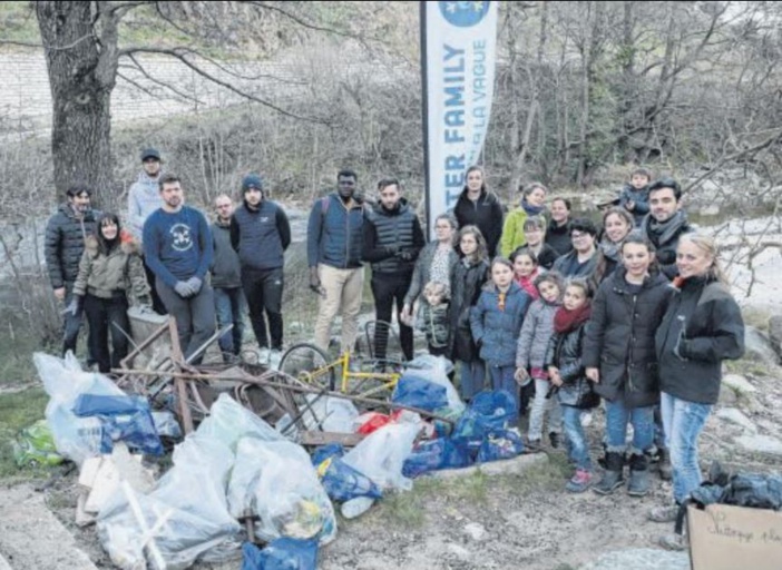 Vélos, pneus; mégots, et carcasses retirés de Baliri