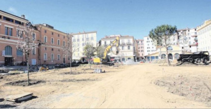  La place Campinchi au vert 