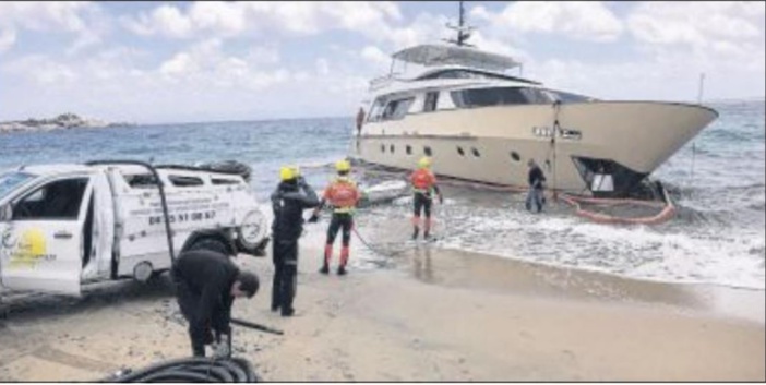Le yacht qui a frappé l'îlot des Moines dans l'attente d'être déplacé