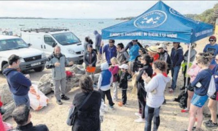 Le grand nettoyage de plages avant le Color Planet Tour du jour