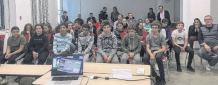  Un chercheur en visite au collège