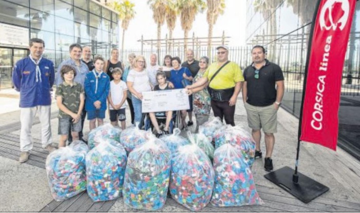 Plus de 10 tonnes de bouchons "d'amour" voyagent