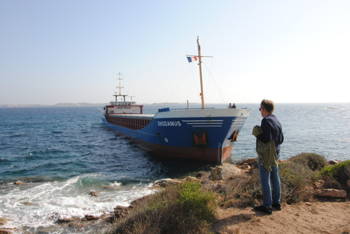 Echouement du RHODANUS dans la Réserve Naturelle des Bouches de Bonifacio Echouement du RHODANUS dans la Réserve Naturelle des Bouches de Bonifacio