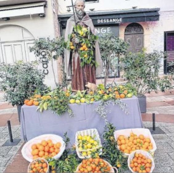 La belle saison des agrumes qui sont bénis avec les pains