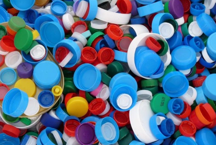 Collecte des bouchons en plastique