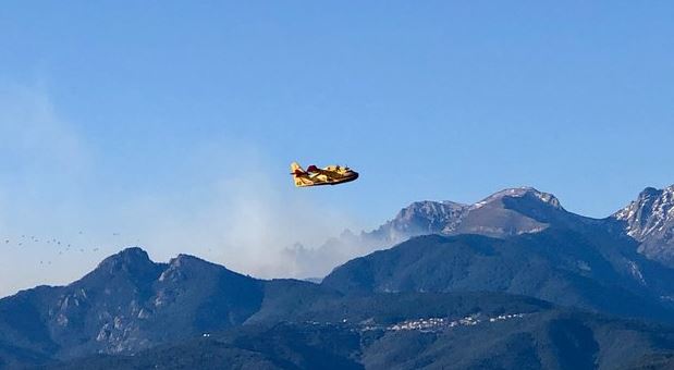 L'incendie de Bavella contenu, de nouveaux renforts aériens mobilisés
