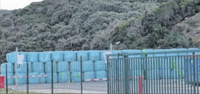 Crise des déchets, ces balles qui s'entassent partout en Corse