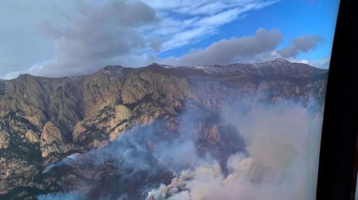 Reprise de l'incendie en Corse-du-Sud : le village de Sari et le hameau de Togna confinés
