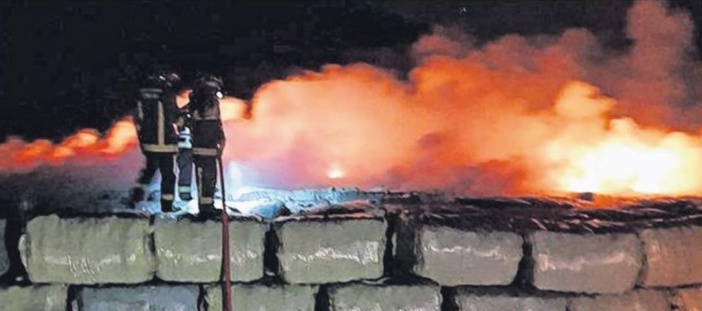 Balles de déchets en feu