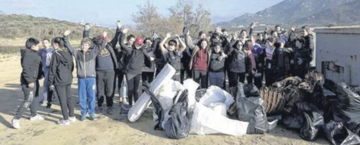  Les collégiens nettoient Capolauroso avec Pruprià in Festa
