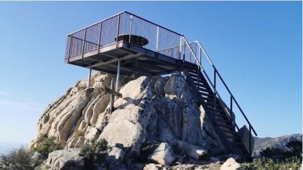 Ajaccio : une passerelle sur le sentier des crêtes. Une pétition demande sa démolition 