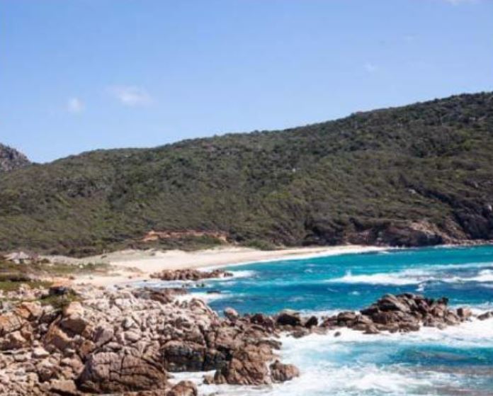 TIZZÀ   La plage à l'heure du printemps