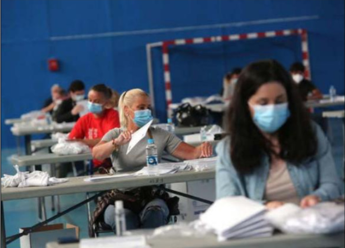 Des petites mains solidaires pour préparer les masques