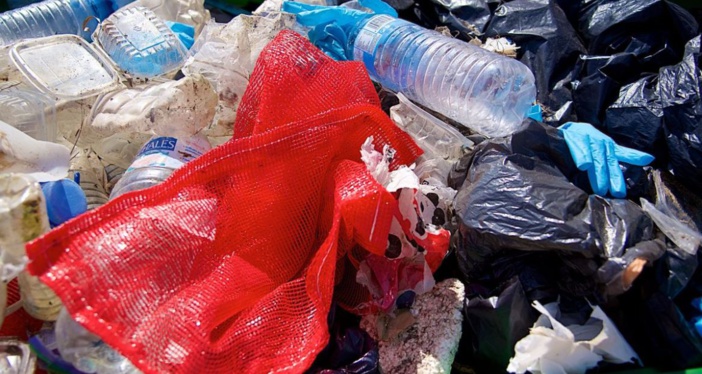 Environnement : des quantités record de déchets plastiques retrouvés au fond de la Méditerranée, au large de la Corse