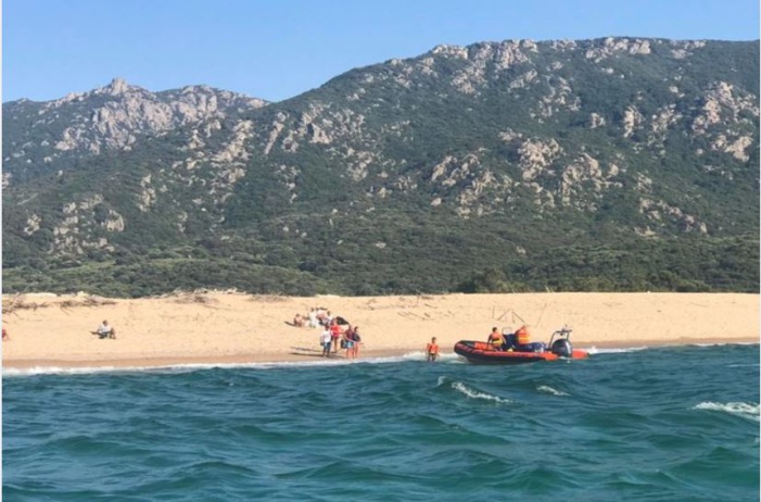 Pour s'amuser, ils ouvrent l'embouchure du Rizzanese sur une plage et des personnes sont emportées dans la mer par le courant