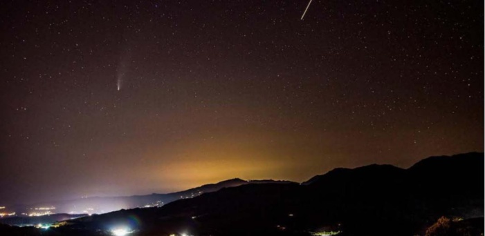 Neowise illumine le ciel corse de Sartène