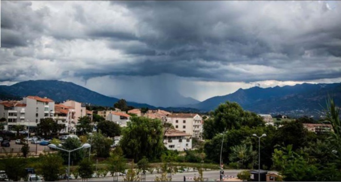  GRAVONA  Un mur d'eau dans la vallée, aux portes de la ville