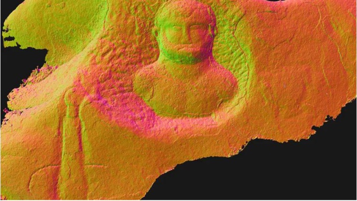 Mare latinu : Hercule sculpté dans le granit de l’île de Cavallu 
