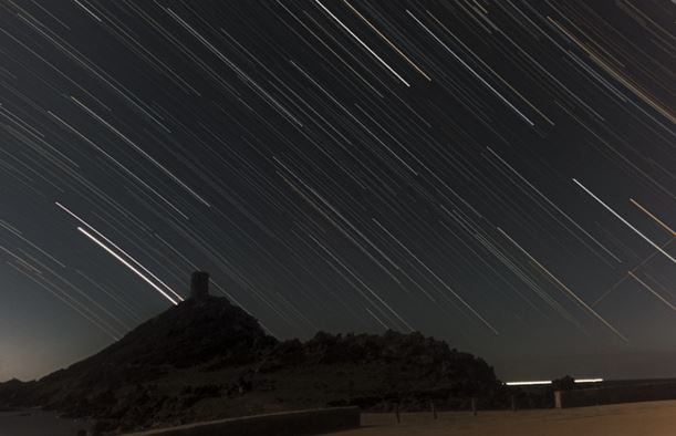 Filé d'étoiles sur la tour de la Parata 
