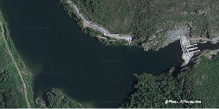 Le Barrage De Sampolo En Etat De Crue