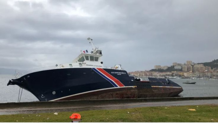 Tempête Bella : remorqueur échoué et risque de pollution à Ajaccio