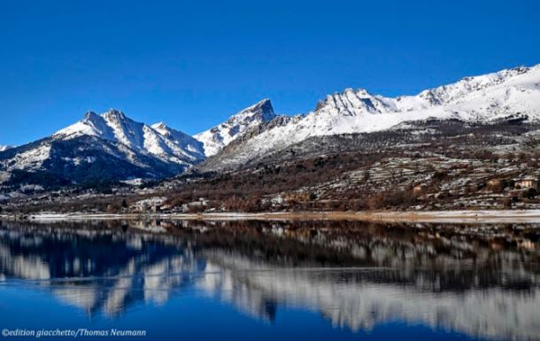Le lac Calacuccia comme un miroir