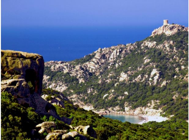 U Levante porte plainte contre X après la découverte d'une piste sur le site classé de Roccapina