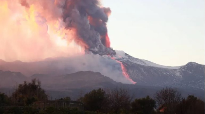 Mare latinu - VIDEO : Les cendres de l’Etna peuvent-elles atteindre la Corse ?