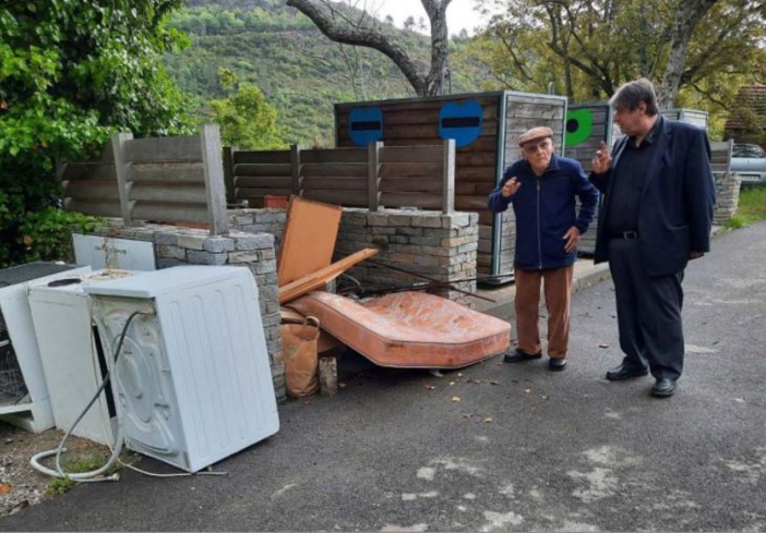 VENACU  Ces dépôts sauvages qui défigurent le village 