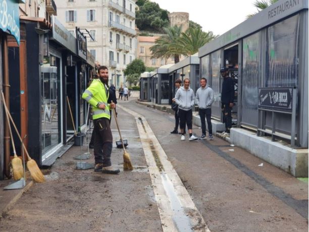 Bonifacio : les eaux du port de plaisance débordent sur les quais