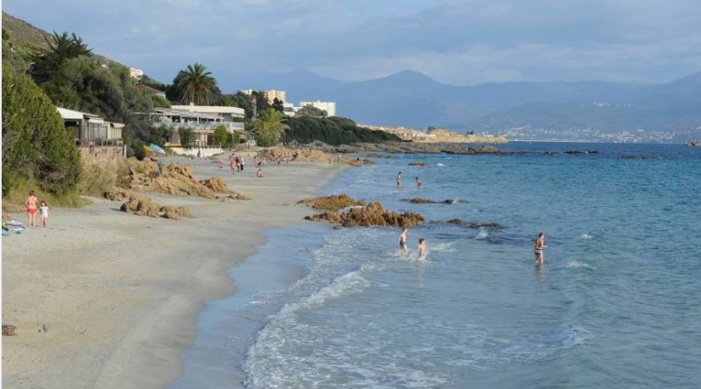La baignade et la pêche sont interdites sur la plage de Barbicaghja après un refoulement d’eaux usées en mer