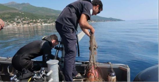 BASTIA  La chasse aux filets fantômes des agents du Parc marin