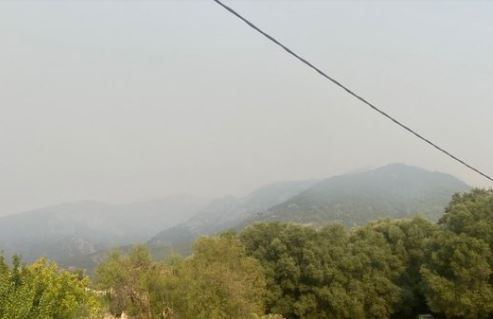 Les fumées de l'incendie du Var survolent la Corse, le standard des pompiers s'affole