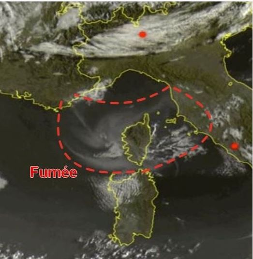 L'incendie en cours dans le Var provoque une alerte pollution en Corse