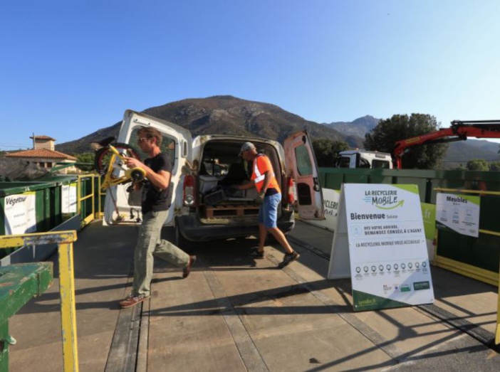 Centre Corse : au plus près des usagers, la recyclerie mobile cartonne