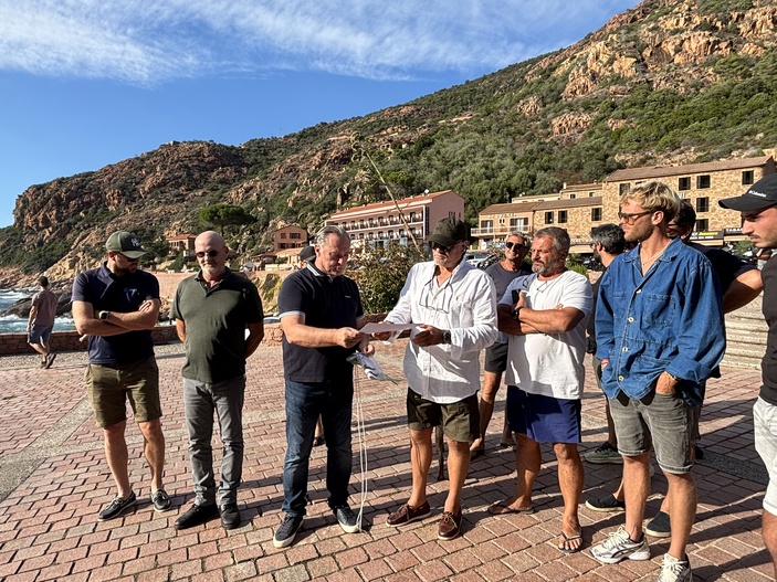 Réserve Naturelle du Golfu di Portu : L'OEC et les bateliers posent un premier jalon avec la remise des fanions d'identification