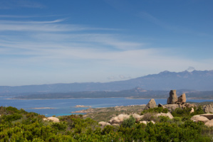 Le Conservatoire du littoral et la Réserve Naturelle des Bouches de Bonifacio permettent la préservation de près de 80 000 ha marins et 4 500 ha terrestres du sud de la Corse. (photo : O. Bonnenfant/OEC)