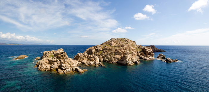 Les îlots du Toro, à près de dix miles nautiques de la côte, sont protégés depuis 1999. (photo : O. Bonnenfant/OEC)
