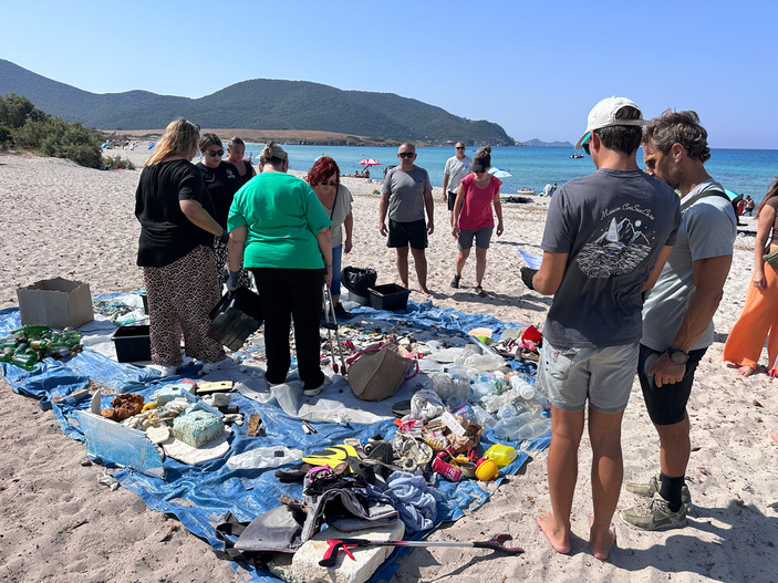 L’Office de l’Environnement de la Corse mobilisé pour le nettoyage de la plage de Capo di Feno