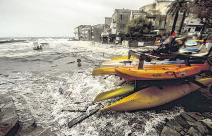 La tempête Adrian balaie l'île