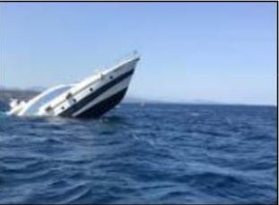 BUNIFAZIU   Un yacht échoué contre un récif