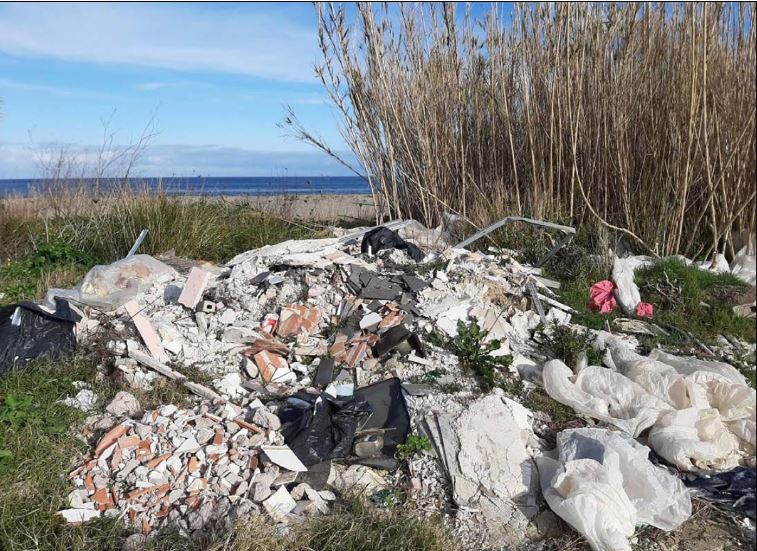 BASTIA  À l'Arinella, une plage et une décharge plus si sauvages