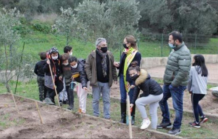 FIGARI  Les écoliers bêchent leur jardin pédagogique en permaculture