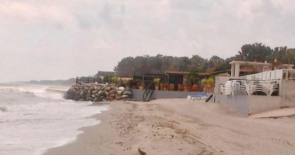 Erosion du littoral : à Pineto, l'accès à la plage fait débat
