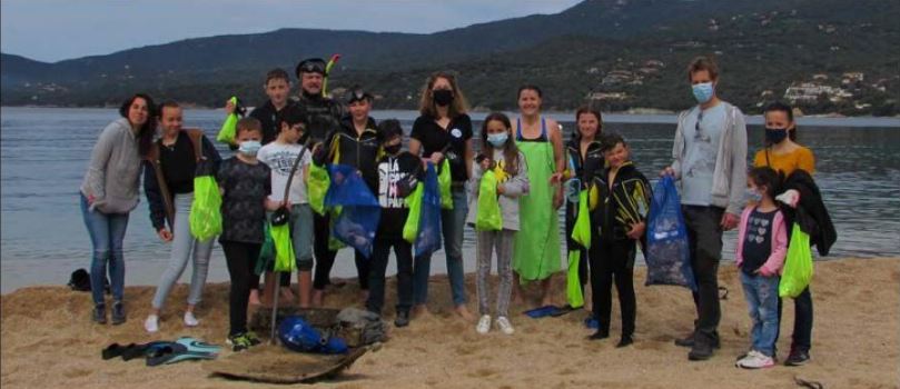 PRUPRIÀ  Journée nettoyage à Mancinu pour l'école de plongée les dauphins du Valinco